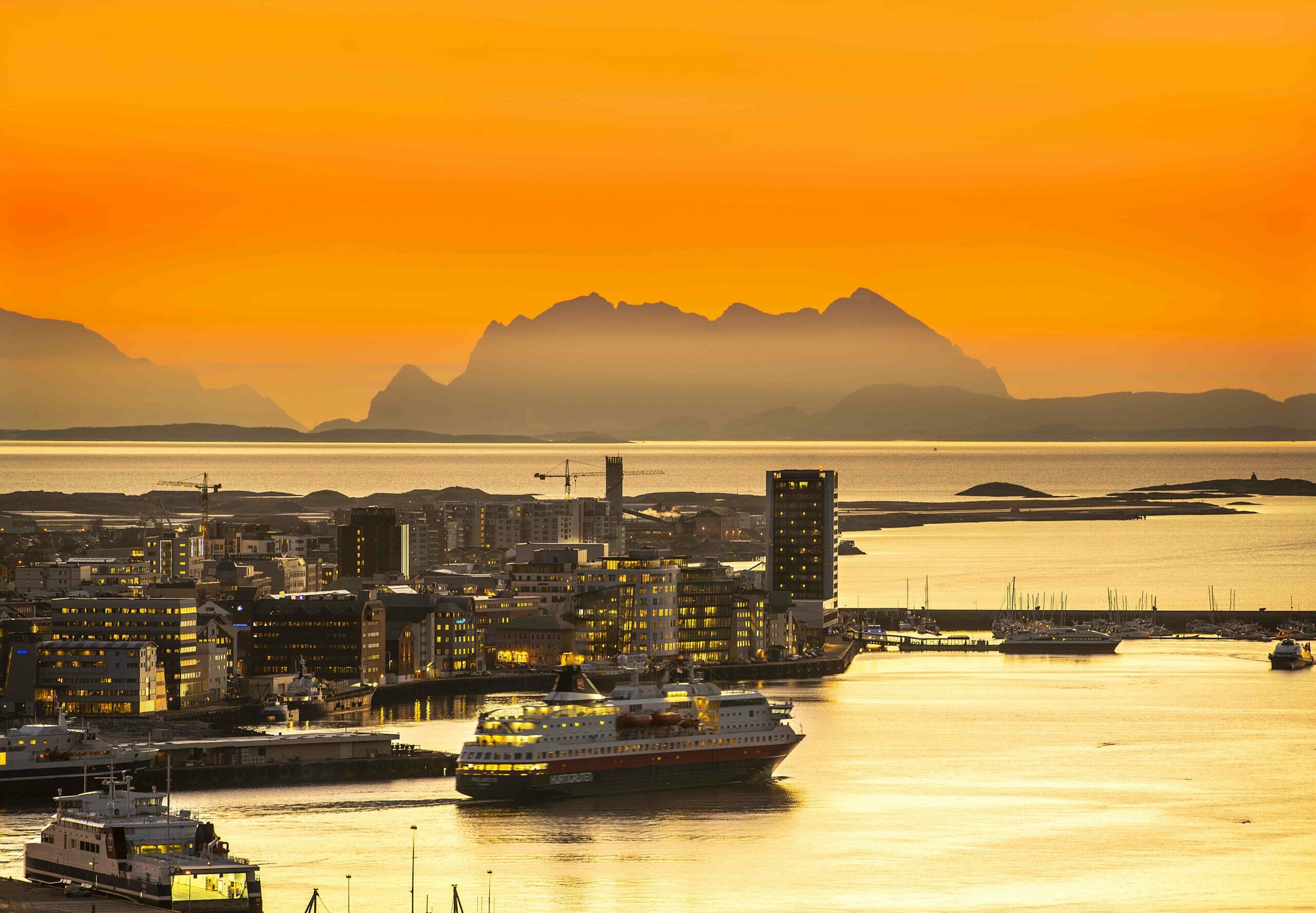 Midnight Sun Norway Cruise Experience